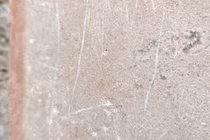 Khắc tên mình lên bức tường 2.200 tuổi, du khách nhận kết đắng