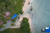 Kinh ngạc cặp đôi sống biệt lập giữa đảo