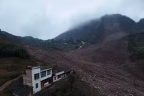 Hiện trường trận lở đất kinh hoàng ở Trung Quốc