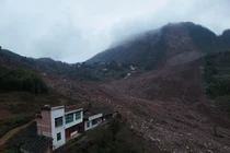 Hiện trường trận lở đất kinh hoàng ở Trung Quốc