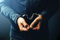 Rúng động vụ anh trai sát hại em gái trước mặt người thân