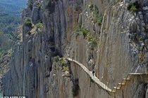 Đi leo núi, cô gái 21 tuổi ngã tử vong thương tâm