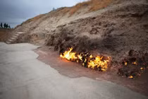 Sự thật “ngọn lửa thiêng” Yanar Dag cháy 4.000 năm không tắt