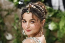 Mê mẩn nhan sắc 10 phụ nữ xinh đẹp nhất Ấn Độ năm 2025