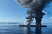 Khoảnh khắc Houthi cho nổ tung tàu chở dầu trên Biển Đỏ