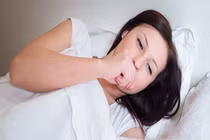 4 nguyên nhân khiến bạn ho về đêm, không phải cảm lạnh