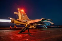 Mỹ tấn công loạt mục tiêu tại Yemen, Houthi đáp trả