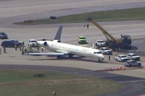 Máy bay gãy đuôi, hỏng cánh sau va chạm trên đường băng