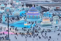 Choáng ngợp loạt tác phẩm điêu khắc băng tuyết lớn nhất thế giới