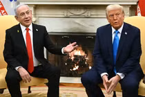 Cận cảnh máy nhắn tin bằng vàng Israel tặng Tổng thống Trump