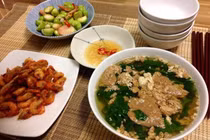 Ngộ độc khi ăn canh cua mùa hè: Phòng tránh thế nào?