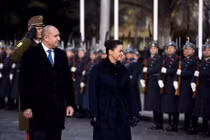 Hai thành viên EU phản đối viện trợ vũ khí cho Ukraine