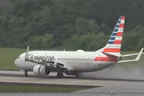 Máy bay chở khách nổ lốp, bốc cháy lúc cất cánh