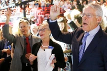 Cuộc sống xa hoa của gia đình giàu nhất nước Mỹ