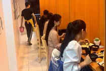 Lẩu 'thoát ế' hút khách