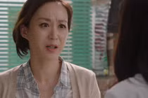 Không thể sống chung với... mẹ đẻ dù nhà chỉ có hai con gái