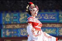 Những chiêu đánh ghen "có một không hai" của các bà hoàng