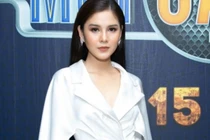 Nữ MC hot nhất AFF Cup gây bất ngờ với giọng hát con nhà nòi