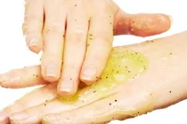 Cách đơn giản để xóa sạm da bàn tay