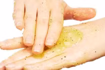 Cách đơn giản để xóa sạm da bàn tay