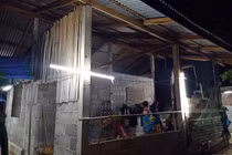 Người cha lạnh cóng đến chết vì nhường chăn cho con gái đắp