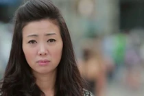 Con trai làm vỡ gạch, điếng người khi thấy thứ nằm dưới