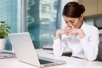 Không muốn già nhanh vì ngồi máy tính cả ngày, chị em nên làm điều này