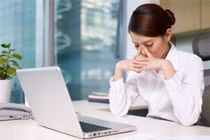 Không muốn già nhanh vì ngồi máy tính cả ngày, chị em nên làm điều này