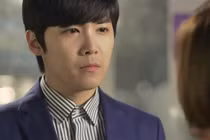 Về nhà bất ngờ, chồng phát hiện điều kinh khủng từ cậu bạn thân