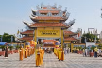 Ngôi chùa có Tượng Phật bằng đá sapphire lớn nhất Việt Nam