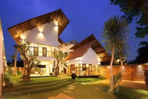 Ngôi nhà có mái kỳ lạ như sắp sập gây 'nghiện' ngay khi nhìn