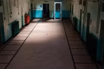 Trải nghiệm ngủ qua đêm trong nhà tù ma ám khét tiếng 