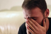 Lao lực “an ủi” vợ sếp cả đêm, sáng ra tôi nhận lời nhắn choáng váng