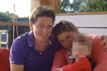 Cắt bỏ môi và tứ chi vì nghĩ mình bị cảm cúm thông thường