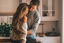 Vợ chứng kiến cảnh tượng phơi bày sự tử tế giả tạo của chồng