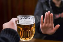 Phần lớn bạo lực gia đình do rượu bia gây ra