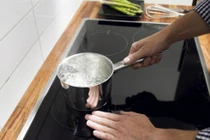 Sự thật "kinh hoàng" về việc dùng bếp từ có hại cho sức khỏe?