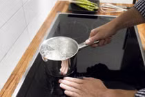 Sự thật "kinh hoàng" về việc dùng bếp từ có hại cho sức khỏe?