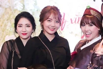 Nhan sắc 2 em gái lai Hàn Quốc của Hari Won