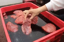 Dấu hiệu cảnh báo thực phẩm bị "tắm" ngập hóa chất độc hại