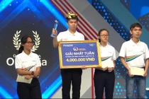 10X Nghệ An 'tỏ tình' MC Diệp Chi trên sân khấu Olympia