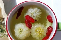 Trà hoa tiến vua, 2 triệu đồng/kg, nhà giàu uống dè từng bông