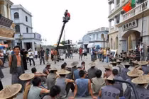 Cảnh tủi nhục của diễn viên quần chúng ở Trung Quốc