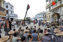 Cảnh tủi nhục của diễn viên quần chúng ở Trung Quốc