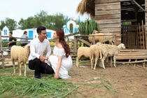 Lớp trưởng cưới nam sinh cá biệt sau 7 năm gặp lại