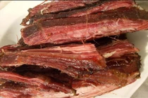 Thịt lợn gác bếp giá rẻ, chất lượng thực sự như thế nào?