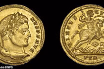 Đổi đời nhờ tìm được kho báu bé như nắp chai