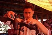 Sao ăn thịt dơi, người bị chỉ trích, người bị yêu cầu rời showbiz