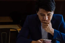 Về đến nhà, tôi hoảng hồn khi thấy mẹ đốt than tổ ong trong phòng kín