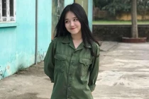 Bốn hot girl quân sự đều học giỏi, đa tài